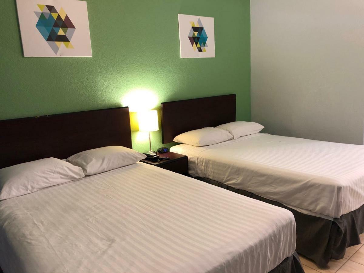 Hwy 59 Motel Laredo Medical Center Esterno foto